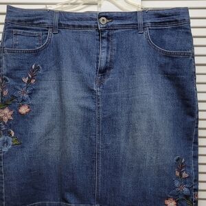 Style & Co. White Clothing Care Tag with Black Print